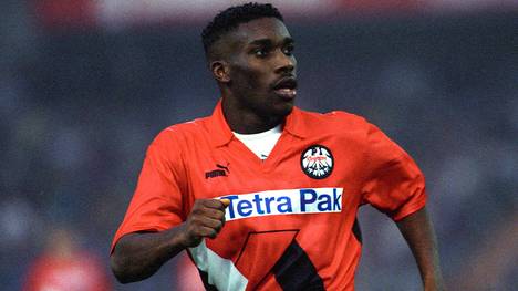 Jay-Jay Okocha gehört zu den besten Dribblern aller Zeiten. Sein Solo-Tor gegen Oliver Kahn ist bis heute noch legendär und auch Welfußballer Ronaldinho konnte er das ein oder andere noch beibringen. Wie gut war eigentlich Jay-Jay Okocha? 