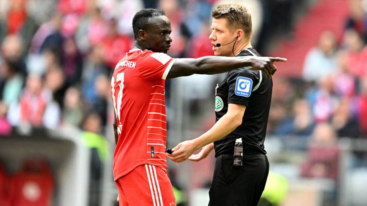 Gesprächsbedarf zwischen Bayern-Star Sadio Mané und Schiedsrichter Patrick Ittrich