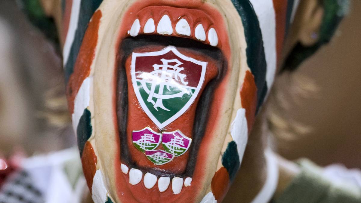 FLAMENGO GEGEN FLUMINENSE: Im Dezember 1963 kamen fast 200.000 Zuschauer ins Maracana-Stadion zum "Fla-Flu"-Derby. Flamengo gegen Fluminense. In Rio de Janeiro liefern diese beiden Klubs sich farbenprächtige Duelle - zumindest wird der Kreativität der Fans auf den Rängen freier Lauf gelassen. Bei fast 400 Duellen hatten die Anhängerschaften auch genug Möglichkeiten zu üben