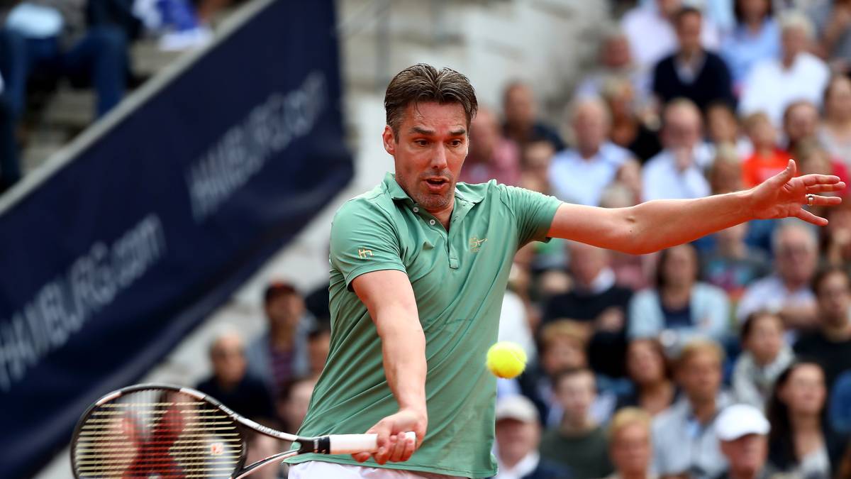 1993 holte sich Stich, der nie so richtig aus Beckers Schatten treten kann, die ATP-Weltmeisterschaft. Im November 1993 wird er an Platz zwei gelistet. Der Rechtshänder blickt darüber hinaus auf zehn Doppel-Titel auf der ATP-Tour zurück