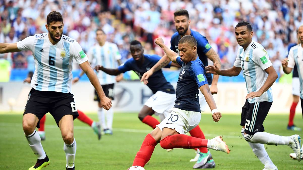 Frankreichs Weg ins Halbfinale - VORRUNDE:
Frankreich - Australien 2:1
Frankreich - Peru 1:0
Dänemark - Frankreich 0:0
ACHTELFINALE: Frankreich - Argentinien 4:3
VIERTELFINALE: Uruguay - Frankreich 0:2