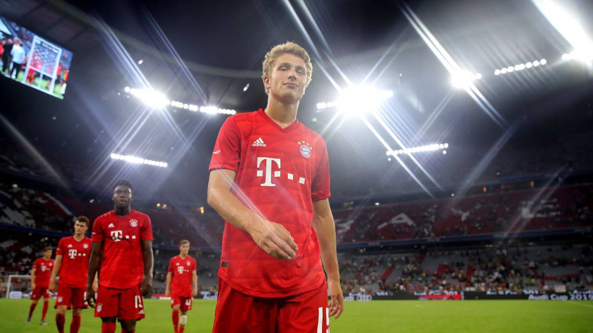 MUNICH, GERMANY - JULY 30: (EDITORS NOTE: A star effects camera filter was used for this image.) Fiete Arp of Muenchen looks on after for the Audi Cup 2019 semi final match between FC Bayern Muenchen and Fenerbahce at Allianz Arena on July 30, 2019 in Munich, Germany. (Photo by Alexander Hassenstein/Getty Images for AUDI)
