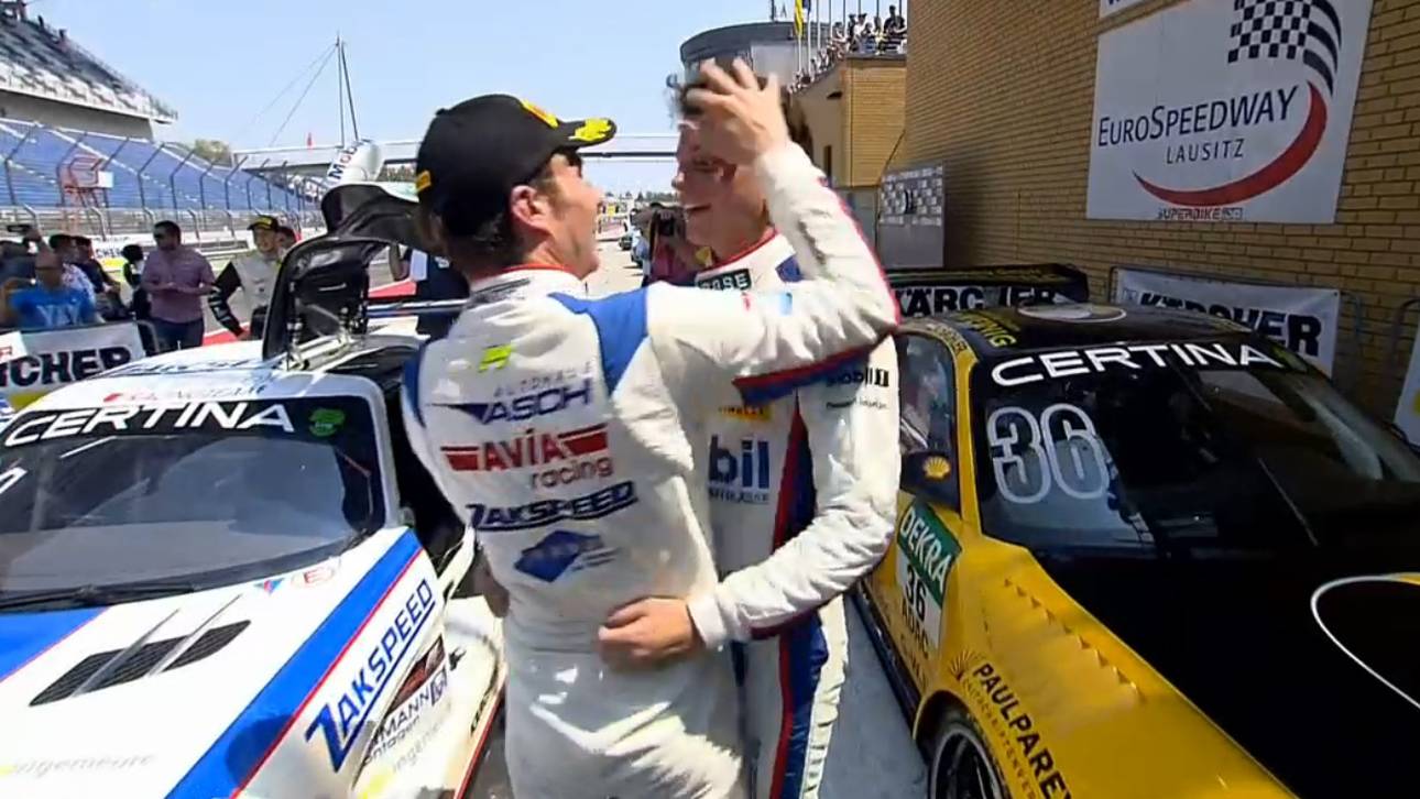 Mercedes-Duo baut Führung aus