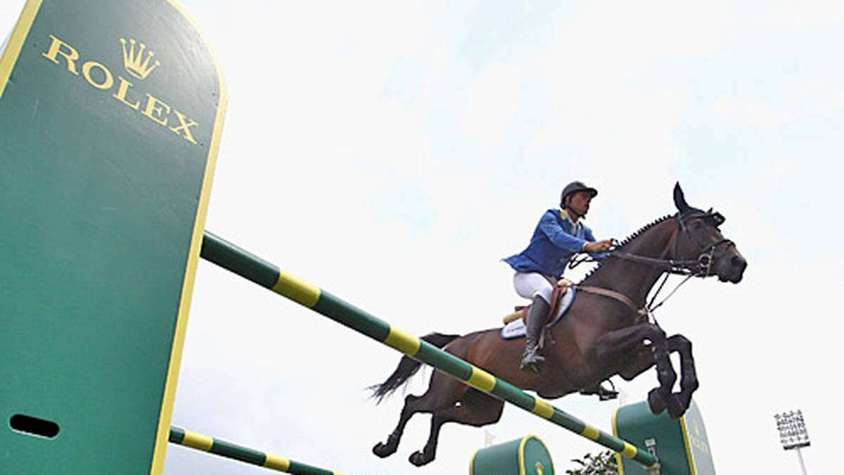 Sie sind die großen Sieger beim wichtigsten Springen am Finaltag des CHIO in Aachen: Christian Ahlmann und Codex One lassen die Konkurrenz hinter sich und streichen das Preisgeld in Höhe von 350.000 Euro ein. SPORT1 zeigt die besten Bilder vom CHIO