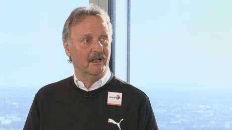Peter Neururer richtet deutliche Worte an Mino Raiola und BVB-Torjäger Erling Haaland. Die inszinierte Transfer-Jagd könnte Borussia Dortmund die Champions League kosten, sagte Neururer bei Bundesliga Pur Lunchtime.