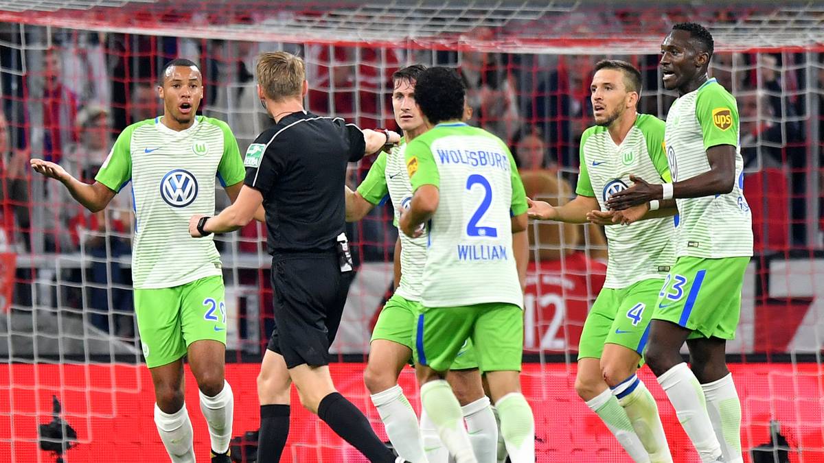 6. SPIELTAG: BAYERN - WOLFSBURG (2:2). Bayern-Dusel auch beim Videobeweis? Der Elferpfiff von Schiri Dingert nach einem angeblichen Foul an Lewandowski ist jedenfalls höchst fragwürdig. Unverständlich, warum Assistent Fritz in Köln seinen Kollegen nicht überstimmt. Wolfsburgs revanchiert sich auf seine Weise und holt einen 0:2-Rückstand auf