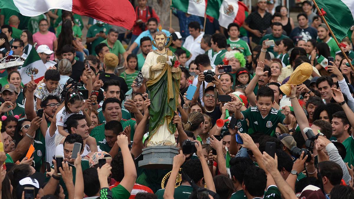 El Mundo Deportivo: "Viva Mexiko! Deutschland ist das erste europäische Team, das bei der Weltmeisterschaft verliert. Der Weltmeister hat seine ernsten Probleme offen gelegt. Aber Achtung: Beerdigen Sie Deutschland bitte nicht frühzeitig!"