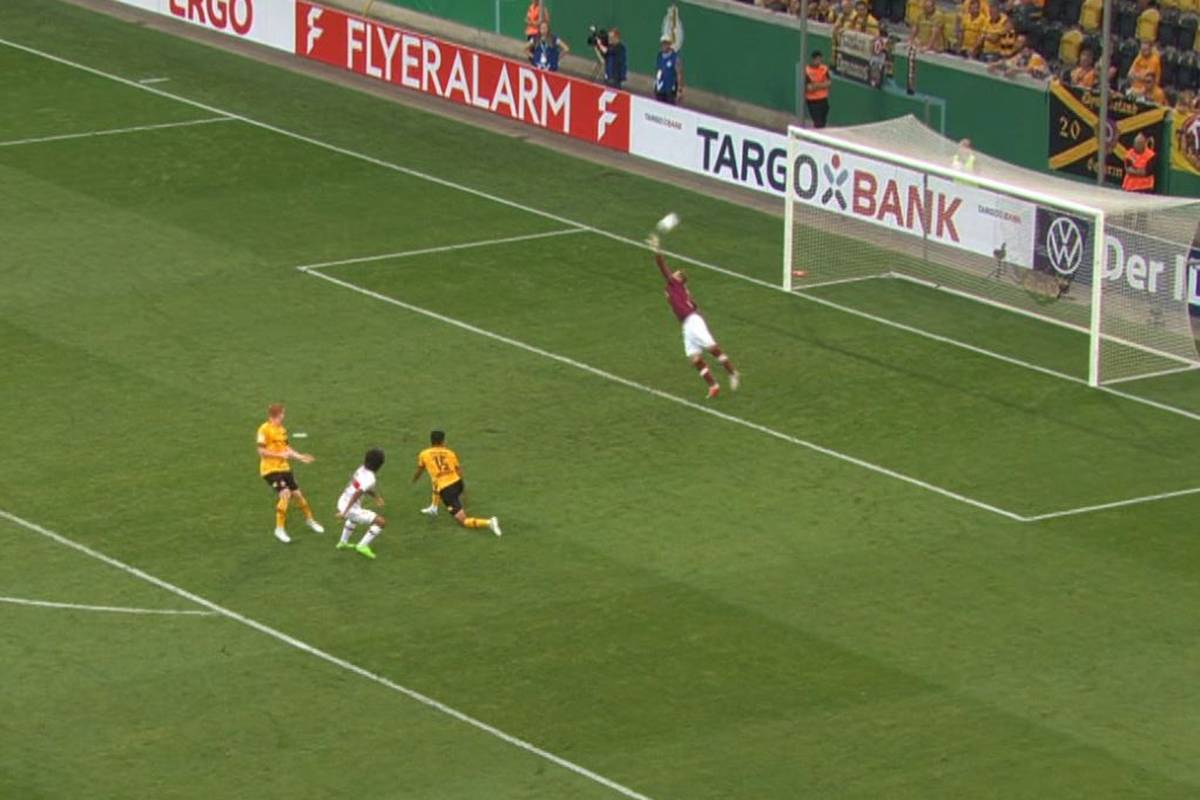 In einem engen Duell setzte sich der VfB Stuttgart knapp bei Dynamo Dresden durch und feierte trotz Unterzahl und drei Alutreffern den Einzug in die zweite Pokalrunde. 