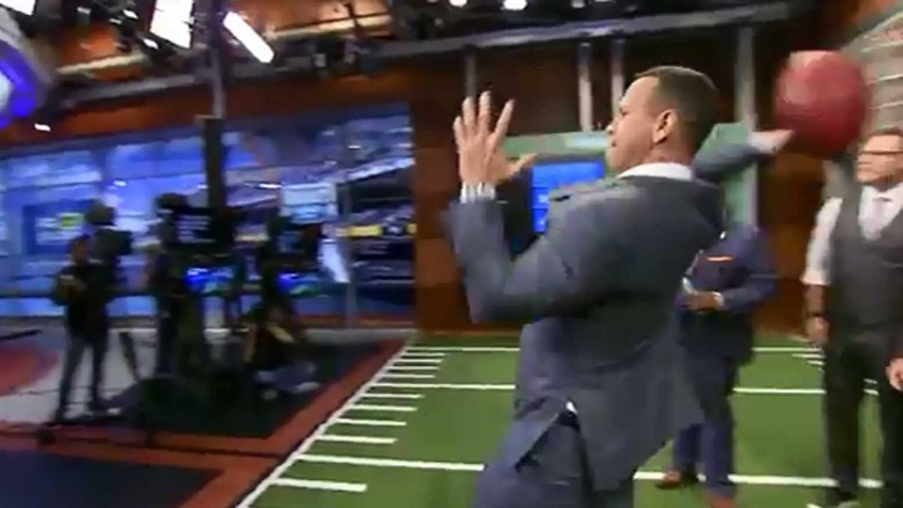 A-Rod sorgt mit Football für Scherben