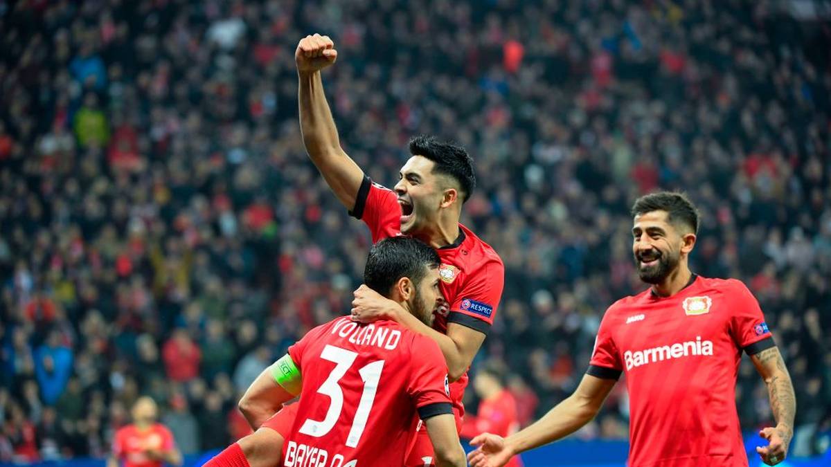 Die Mittelfeldakteure Nadiem Amiri (oben im Bild) und Kerem Demirbay (rechts) bringen mit ihrer Ballsicherheit das Rüstzeug mit und sind wichtige Puzzleteile im System von Peter Bosz geworden. In der Bayer-Offensive sorgen sie für eine starke Kaderbreite, lassen aber noch Luft nach oben