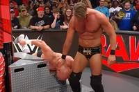 Die deutschsprachige Gruppierung Imperium ist in ihrer bisherigen Form Geschichte: Bei WWE RAW wendet sich Ludwig Kaiser gegen seinen langjährigen Partner Giovanni Vinci.
