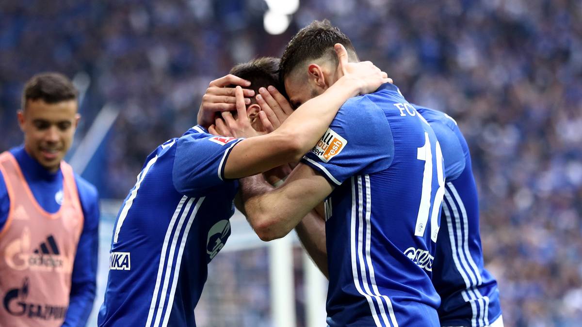 Der Ukrainer wird von seinen Teamkollegen gefeiert