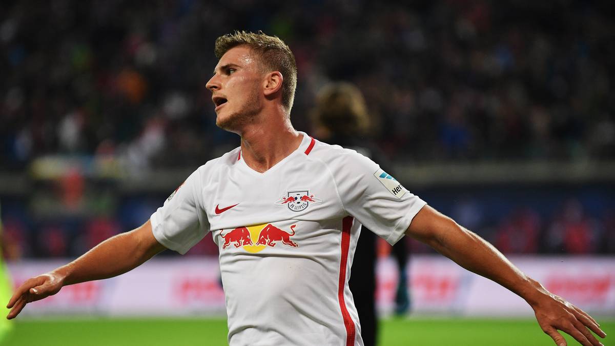 TIMO WERNER (20, RB LEIPZIG): Aufsteiger Leipzig verpflichtete mit dem Schwaben gleich noch einen jungen deutschen Stürmer - und Werner liefert. Der 20-Jährige knipste bereits dreimal für die Sachsen, zudem legte er eine Bude auf. Kam im Profibereich meist über Außen, spielte in der Jugend in der Sturmspitze