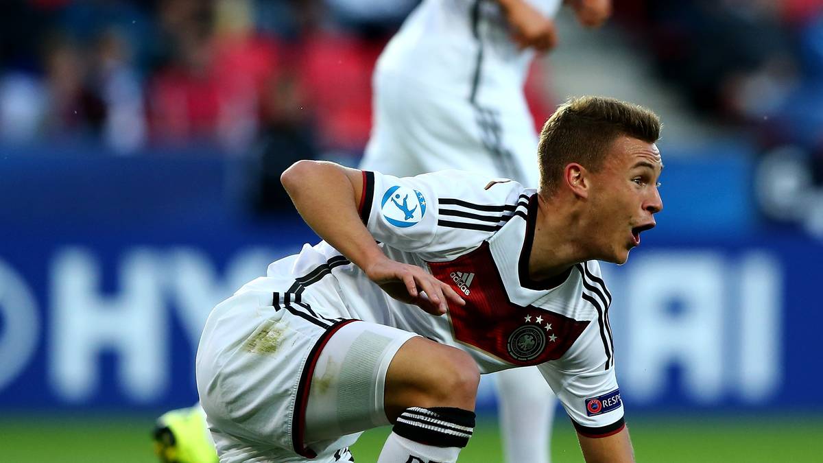 JOSHUA KIMMICH: Zielt in der zehnten Minute im Nachschuss nach einer Großchance von Younes unter Bedrängnis über das Tor. Keine Gala wie gegen Dänemark, aber was der Neu-Münchner macht, hat Hand und Fuß. So auch sein taktisches Foul, mit dem er kurz vor Schluss einen gefährlichen Konter unterbindet - SPORT1-Note: 2,5
