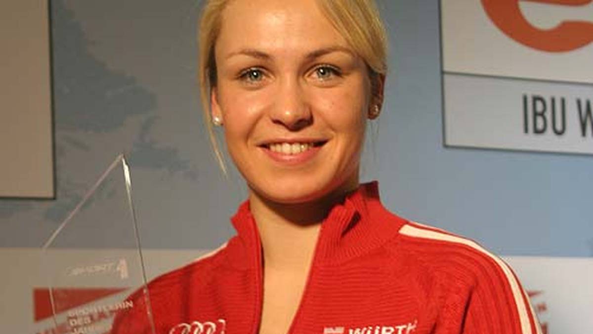 Im gleichen Jahr wird sie zur Sportlerin des Jahres gewählt und ist fortan das große Aushängeschild des Biathlons. Bei der Wahl der SPORT1-User zur Sportlerin des Jahres holt sie fünf Mal in Folge den Titel