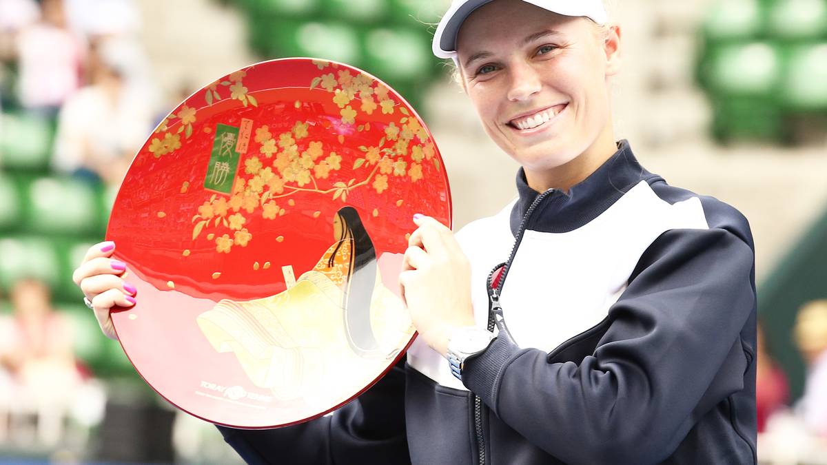 CAROLINE WOZNIACKI: Mit dem Turniersieg in Tokio setzt die Dänin eine eindrucksvolle Bilanz fort. In zehn Jahren in Folge hat sie mindestens ein Turnier gewonnen. Fairerweise sei hinzugefügt, dass auch kaum eine Spielerin an mehr Turnieren teilnimmt als Wozniacki. Bei den Grand Slams kommt sie 2017 nie über das Viertelfinale hinaus