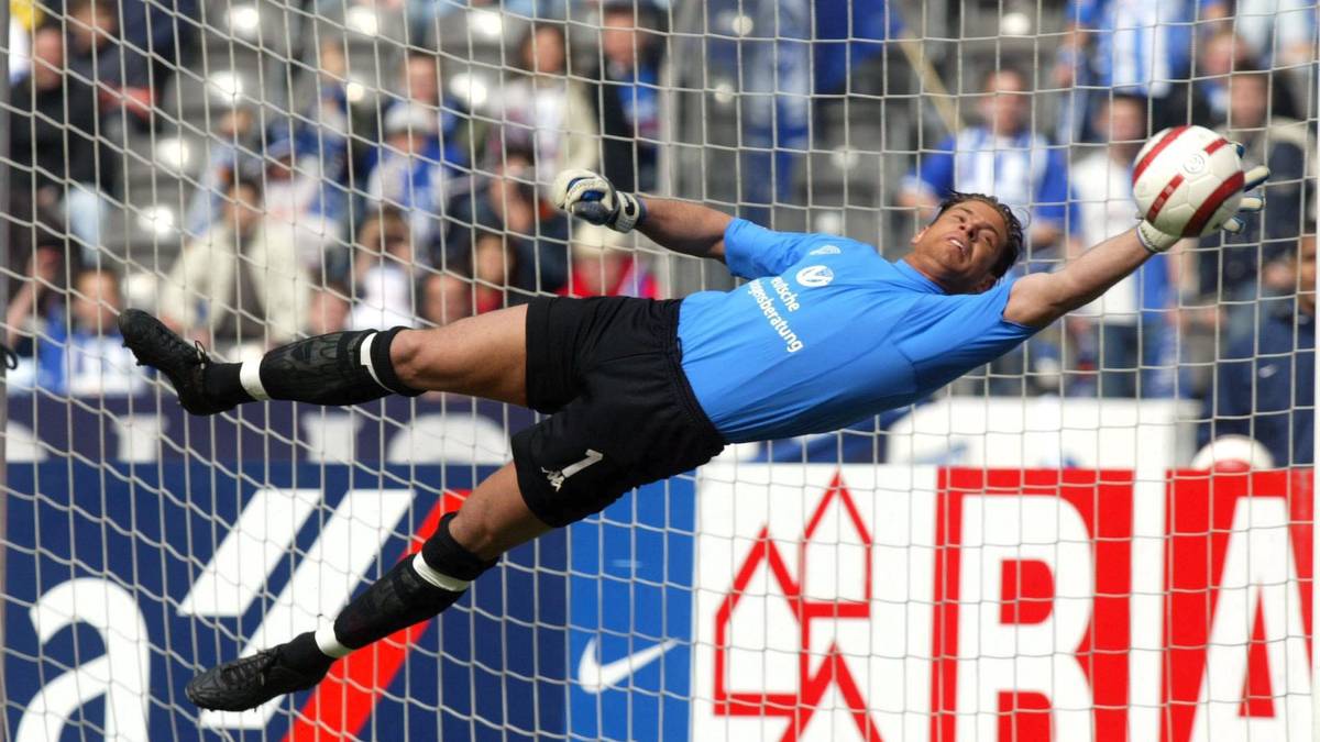 TIM WIESE - Kam 2002 von Fortuna Köln zu Ehrmann. Der formte den physisch starken Keeper in Lautern zum Top-Keeper. 65 Bundesliga-Einsätze für die Roten Teufel, ehe es ihn nach Bremen zog. Seit 2008 Nationalspieler und 2010 im WM-Kader von Joachim Löw  