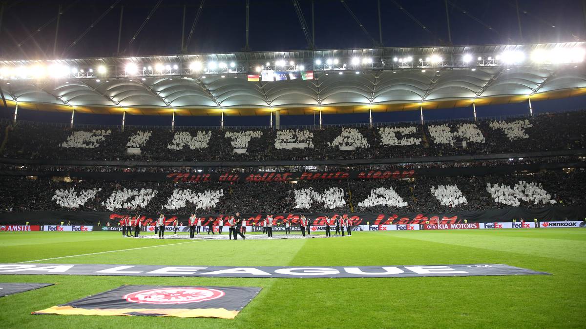 Auch gegen Benfica im Viertelfinale gab es eine große Choreo. "Eintracht vom Main" stand auf einem riesigen Banner in der Eintracht-Kurve