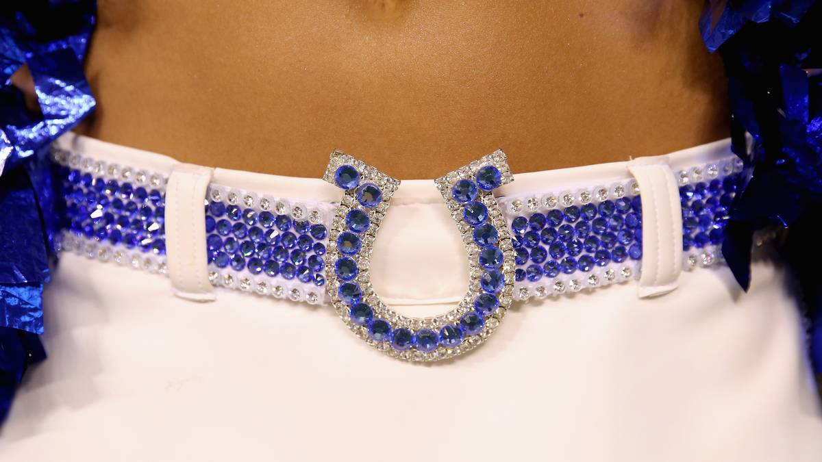 Tief, tiefer - dieser Bauchnabel. Er gehört einer Cheerleader von den Indianapolis Colts