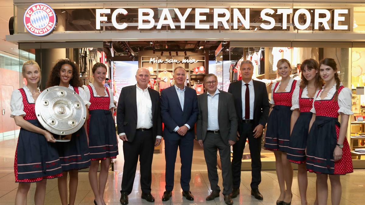 Im Shop der Münchner gibt es nach eigenen Angaben über 1200 Original-Fanartikel. Neben Trikots sind das unter anderem Waffeleisen, Gartenzubehör, Schmuck und vieles mehr