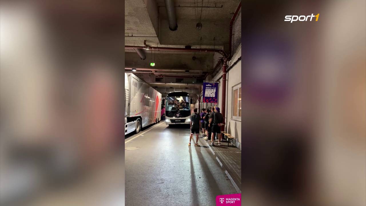 Basketball-EM: Slowenische Basketballer feiern den Sieg gegen Ungarn