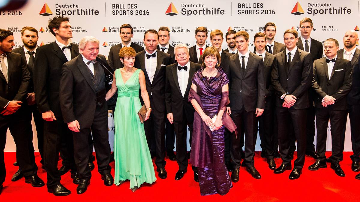 In Wiesbaden findet der von der Deutschen Sporthilfe veranstaltete 46. Ball des Sports statt. Deutschlands Handball-Helden sind nicht der einzige Hingucker auf dem Roten Teppich. SPORT1 zeigt die besten Bilder der Gala