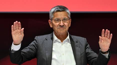 Bayern-Präsident Herbert Hainer hat eine Verlängerung des umstrittenen Sponsorenvertrag mit Qatar Airways weiter offengelassen.