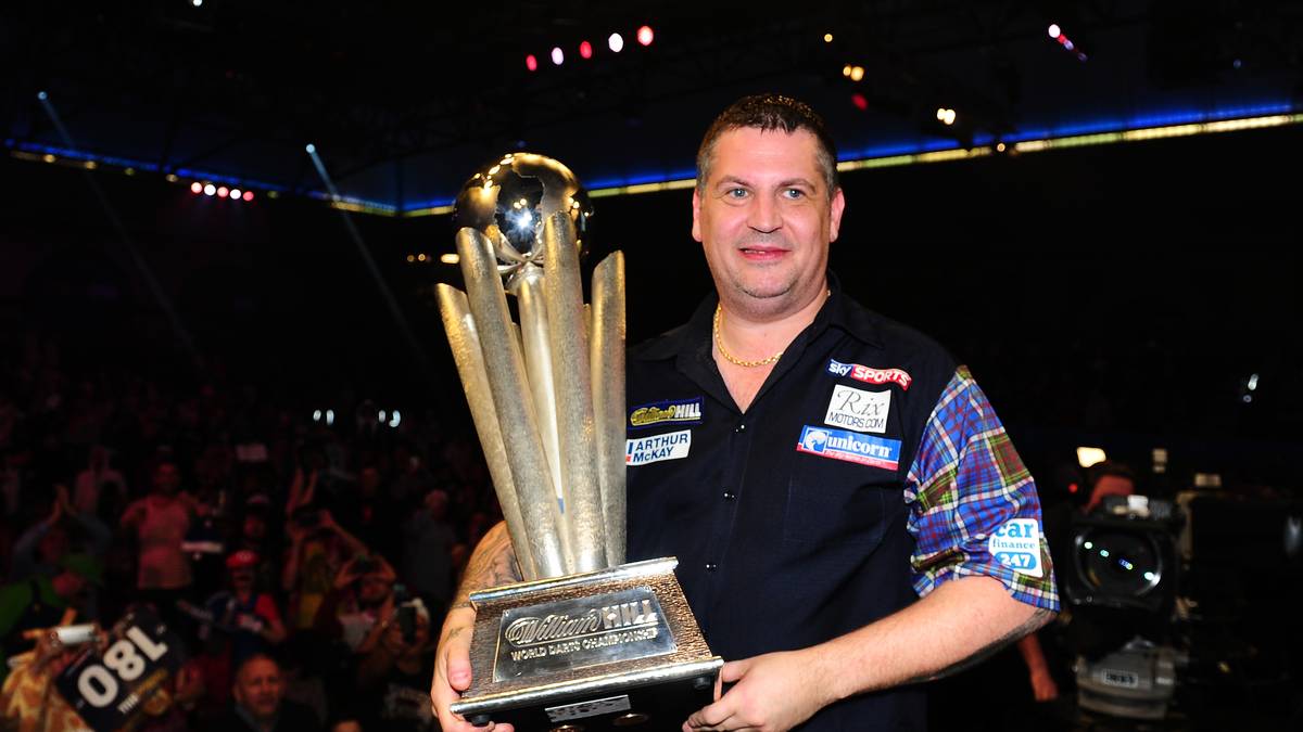 34 Mal durfte der Caller die 180 verkünden - Rekord. Adrian Lewis und Gary "The Flying Scotsman" Anderson liefern sich 2016 einen Schlagabtausch der Extraklasse. Der amtierende Weltmeister behält am Schluss die Nerven und besiegt Lewis mit 7:5. Titel Nummer zwei für den Schotten