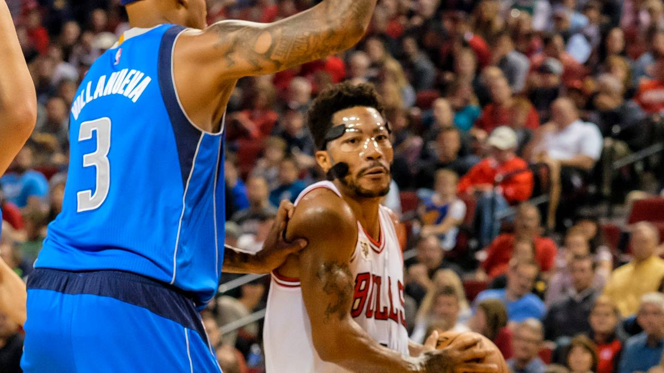 Rose gibt Comeback als Maskenmann