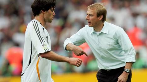 Jürgen Klinsmann (r., hier mit Michael Ballack) war von 2004 bis 2006 Bundestrainer des DFB