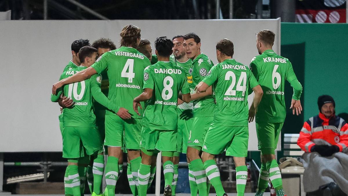 Borussia Mönchengladbach darf mit Trainer Dieter Hecking nun auch wieder von besseren Pokal-Zeiten träumen. Der Bundesligist erreicht durch einen souveränen 2:0 (2:0)-Sieg bei Zweitligist Fürth das Viertelfinale und setzt seinen jüngsten Aufwärtstrend unter Hecking fort