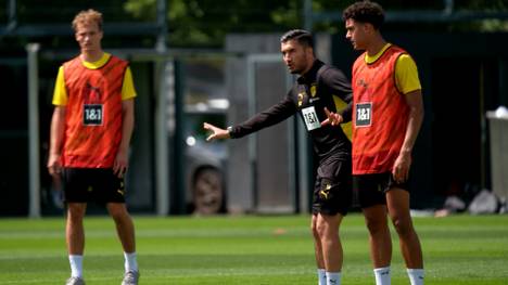 Einstand für den bisherigen Terzic-Assistenten. Nuri Sahin ist der neue Boss an der Seitenlinie und erklärte beim Trainingsauftakt lautstark und ausführlich seine taktischen Ideen.