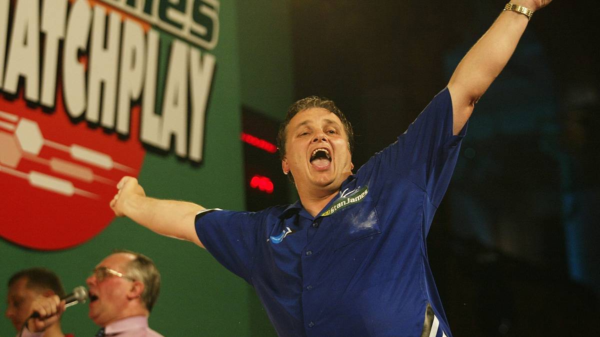 PLATZ 5: KEITH DELLER vs. ERIC BRISTOW (1983) - Das größte Märchen der Darts-Geschichte schrieb 1983 Keith Deller. Als ungesetzter Spieler stieß der Engländer bis ins Finale vor und schlug dort dann auch noch Superstar Eric Bristow mit 6:5. Das entscheidende Leg machte Deller mit einem 138er-Finish zu. Seitdem spricht man bei 138 Punkte Rest nur noch vom "Deller Finish"