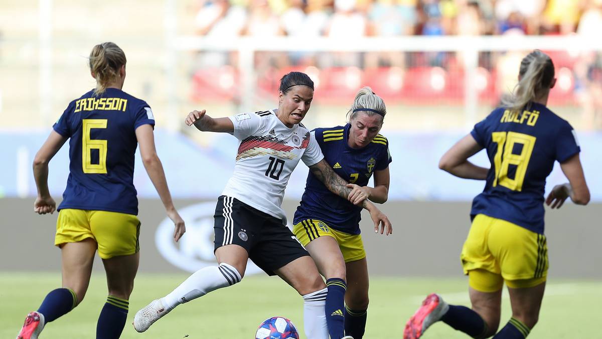 DZSENIFER MAROZSÁN (ab 46.): Gab ihr Comeback nach Zehenbruch, wurde nach der Halbzeit für Dahlmann eingewechselt. Man merkte ihr die fehlende Fitness deutlich an. Trotzdem sorgte sie mit ihren ruhenden Bällen für Gefahr. SPORT1-Note: 3,5