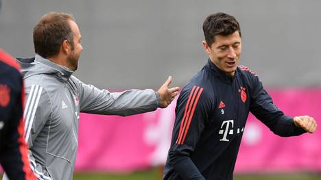 Robert Lewandowski (r.) wird dem FC Bayern mindestens vier Wochen fehlen