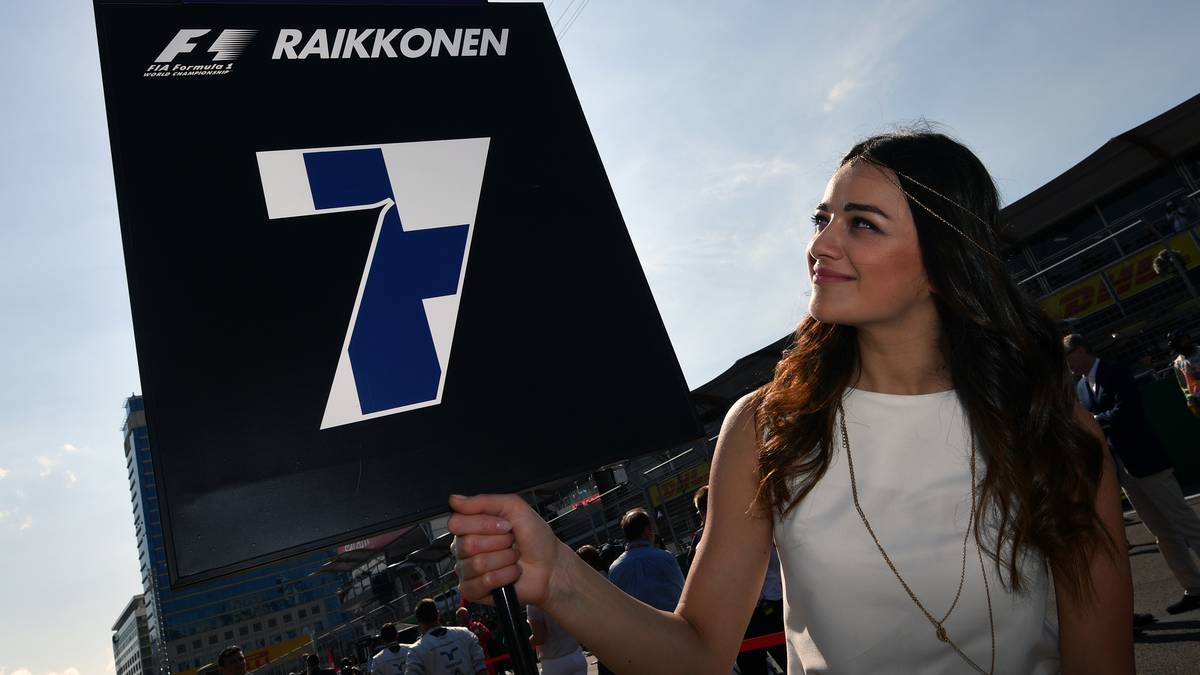 Bei diesem Lächeln schmilzt womöglich sogar der sonst so kühne Kimi Räikkönen dahin