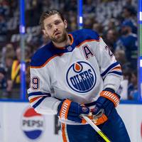 Leon Draisaitl legt mit den Edmonton Oilers in der zweiten Playoff-Runde der NHL einen gewaltigen Fehlstart hin.