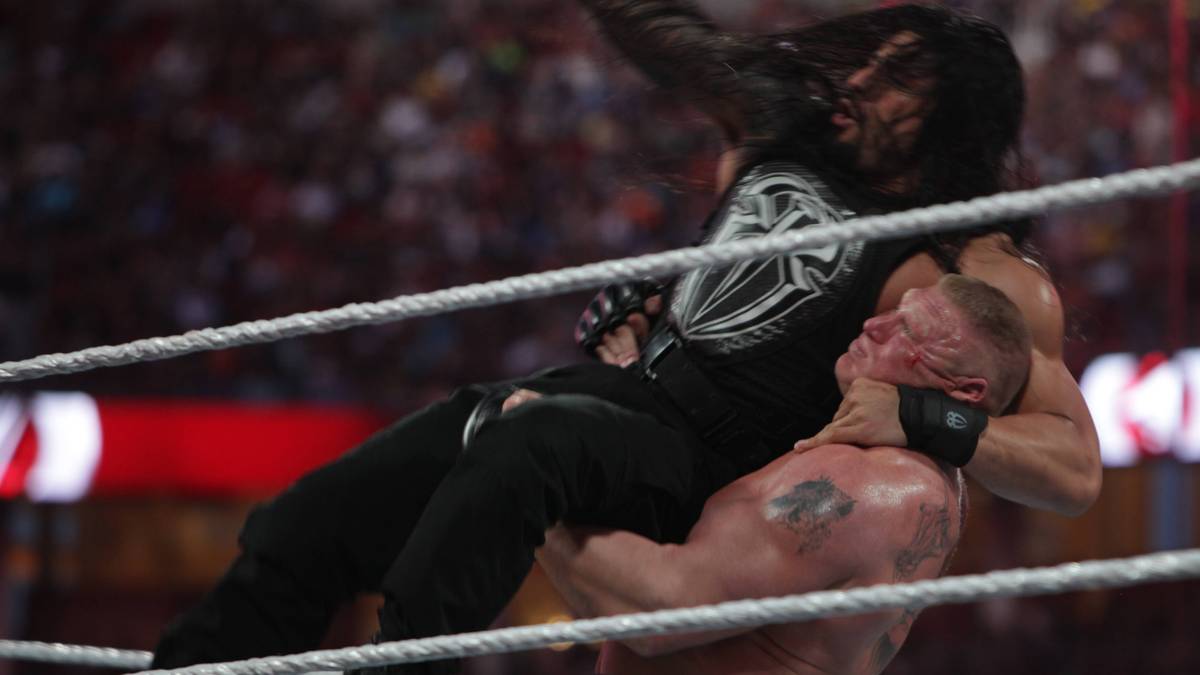 Der Dopingfall wirft auch einen Schatten auf seine WWE-Karriere, zumal die Promotion danach eine vielsagende Volte schlägt: Sie verkündet, dass ihre Anti-Doping-Regeln für Lesnar nicht gelten würden. Die sei nur zur medizinischen Vorsorge für die Vollzeit-Performer gedacht und betreffe Lesnar daher nicht