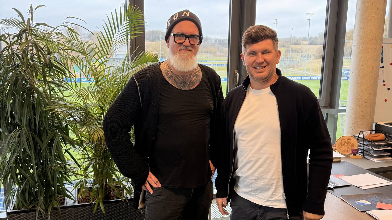 Hoffenheim-Geschäftsführer Andreas Schicker (r.) mit SPORT1-Reporter Reinhard Franke