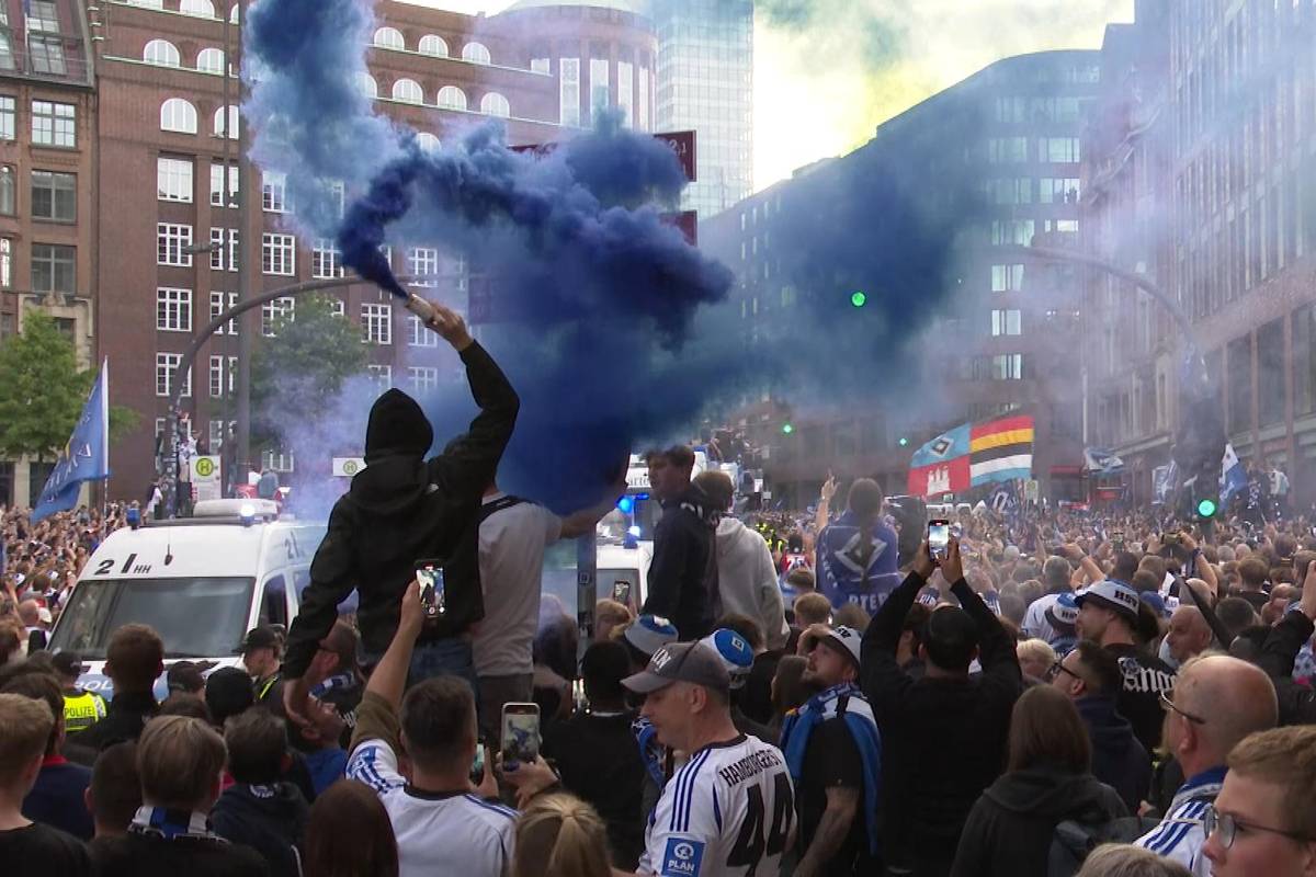Der Hamburger SV ist zum ersten Mal in die Bundesliga aufgestiegen. So verlief die große Party.