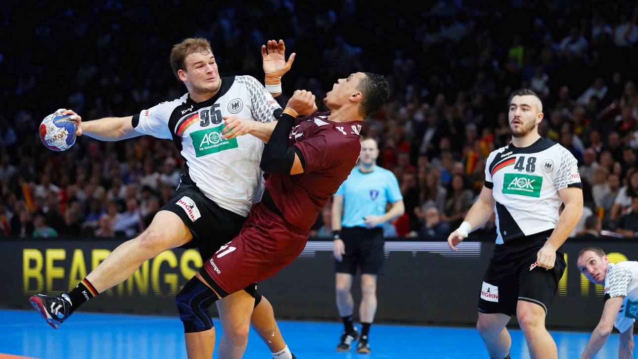 Diese Aktion von Paul Drux wurde gegen Deutschland gepfiffen, obwohl der Spieler aus dem Kreis kam