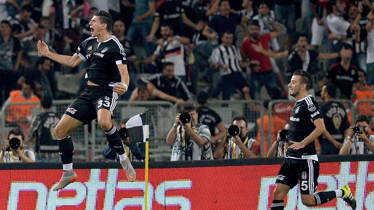 Umjubelter Gomez bewirbt sich bei Löw