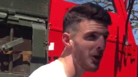 Declan Rice wird schon länger mit einem Wechsel zum FC Bayern München in Verbindung gebracht. Plötzlich spricht er mit einem Fan über einen Verbleib in London.