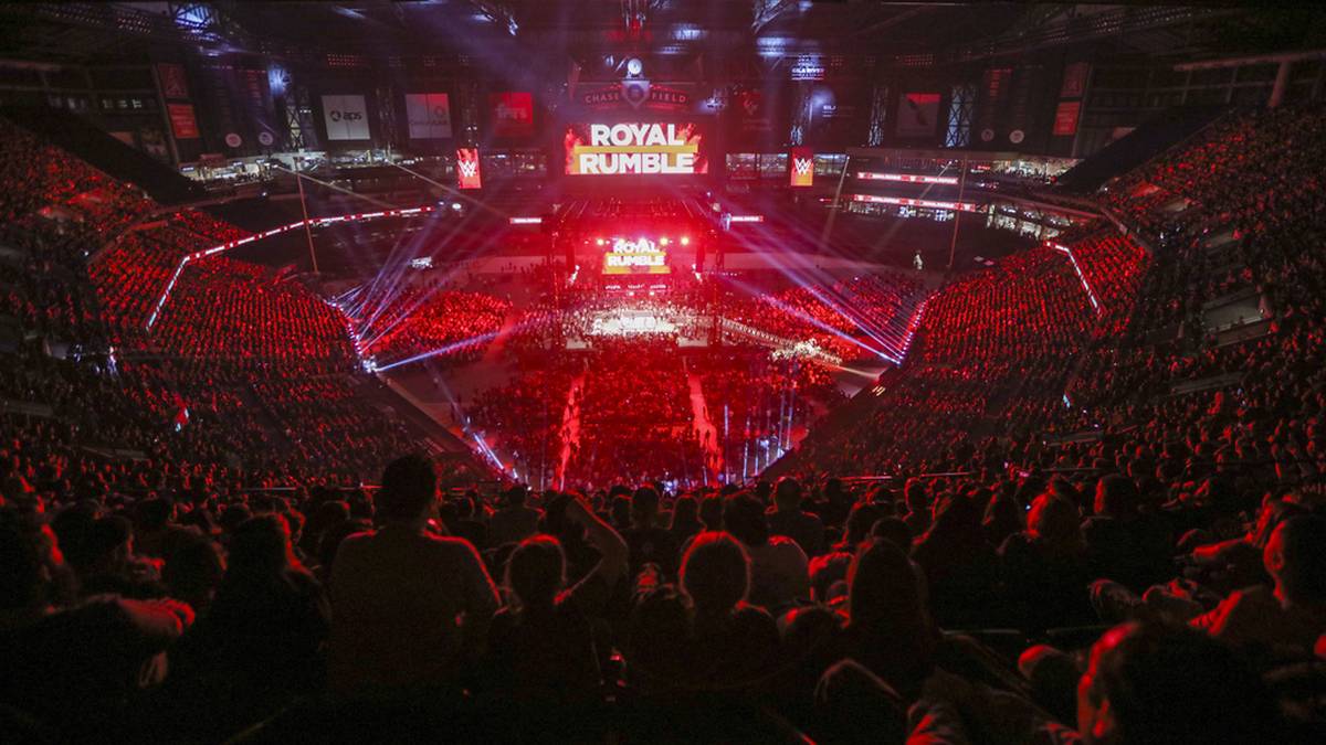 Vor über 40.000 Zuschauern im Chase Field von Phoenix steigt der erste Höhepunkt des WWE-Jahres: der Royal Rumble 2019. Besonders heiß erwartet: das traditionelle Rumble-Match - beziehungsweise die zwei Rumble-Matches die es mittlerweile gibt