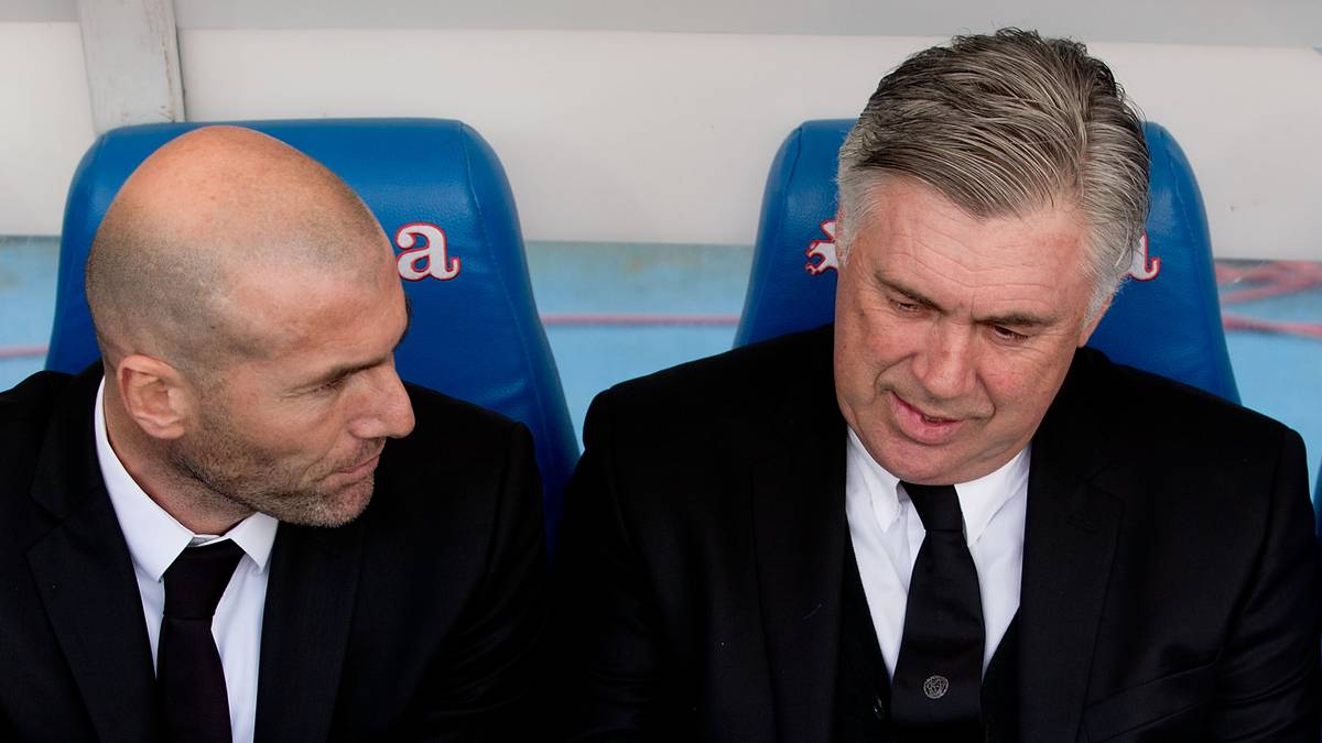 Nach seiner aktiven Karriere ist Zidane in verschiedensten Funktionen für Real Madrid tätig: erst als Sportdirektor, dann als Spezialberater von Jose Mourinho. Carlo Ancelotti unterstützt er als Co-Trainer (Bild). 2013/14 übernimmt er dann die zweite Mannschaft der Königlichen in der dritten spanischen Liga