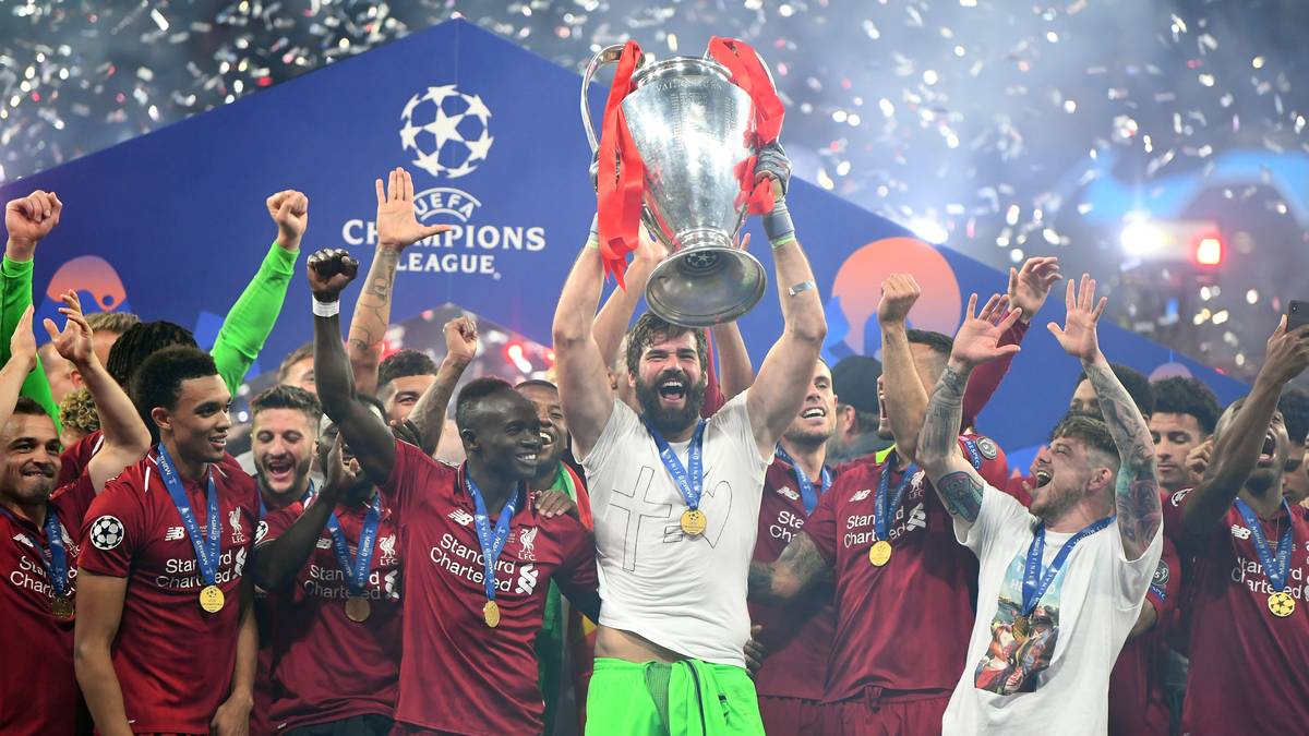 Alisson konnte in 51 Pflichtpartien nur 34 Mal bezwungen werden und spielte 27 Mal zu null - so auch im wichtigsten Spiel, im Champions-League-Finale gegen die Spurs. "Unglaublich, ein Kindheitstraum wird wahr", sagte der 26-Jährige. "Davon werde ich noch den Kindern meiner Kinder erzählen." Im Moment ein verdienter Ranking-Anführer