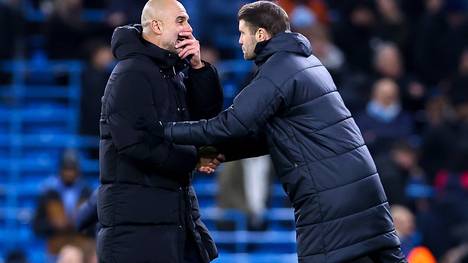 Manchester City bekam beim 1:1 gegen Brighton den Elfmeter erst spät durch den VAR zugesprochen. Pep Guardiola wundert sich, warum der Schiedsrichter diesen nicht selbst erkannte und übt Kritik.