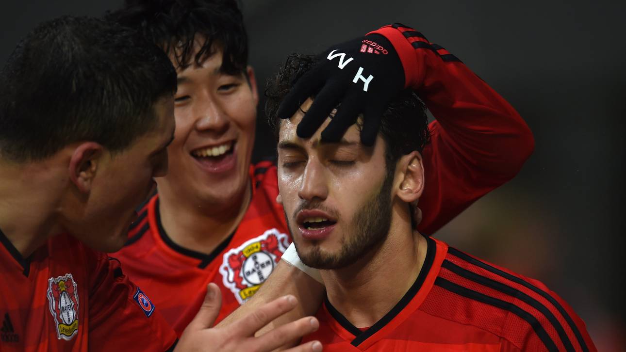 FBL-EUR-C1-LEVERKUSEN-ATLETICO-Hakan Calhanoglu