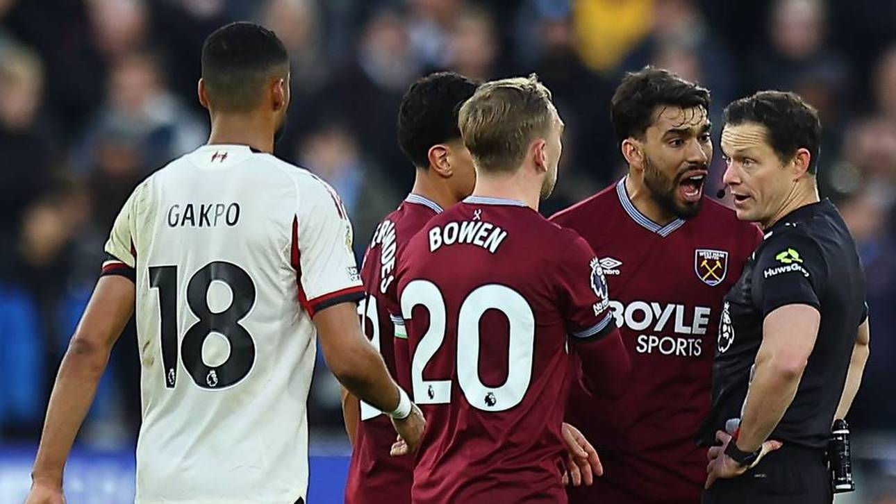 Lucas Paqueta (2. v. r.) wird wegen Reklamierens mit Gelb-Rot vom Platz gestellt.