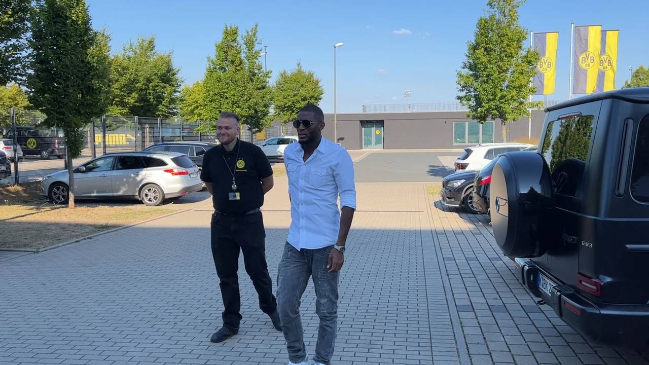 BVB: Anthony Modeste beim Medizincheck und Vertragsunterzeichnung in Dortmund